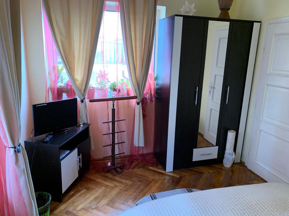Hotel Old Town Petcu'S House Braşov Esterno foto